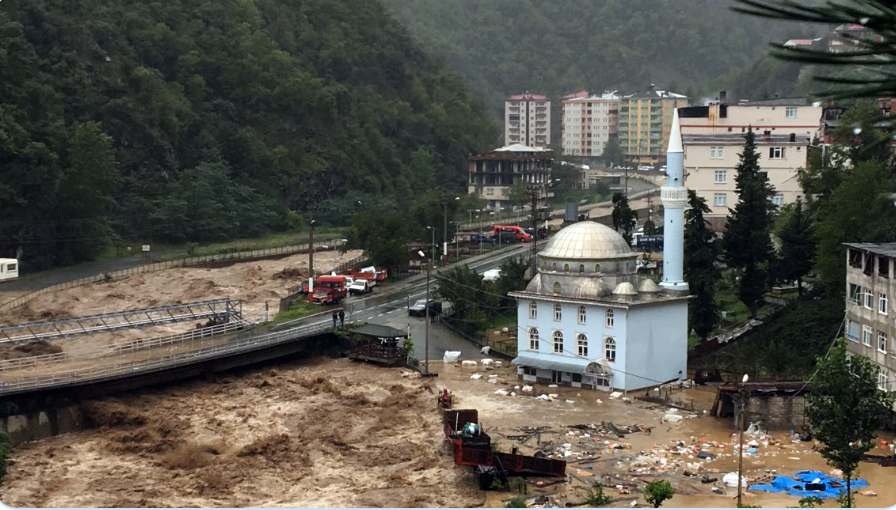 DOĞU KARADENİZ’DE SEL HAYATI OLUMSUZ ETKİLİYOR AFAD EKİPLERİ BÖLGEYE SEVK EDİLDİ
