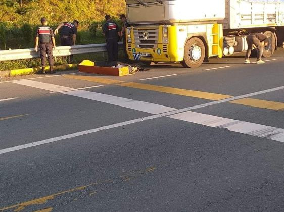 Park halindeki tır sürücüsü ölü bulundu